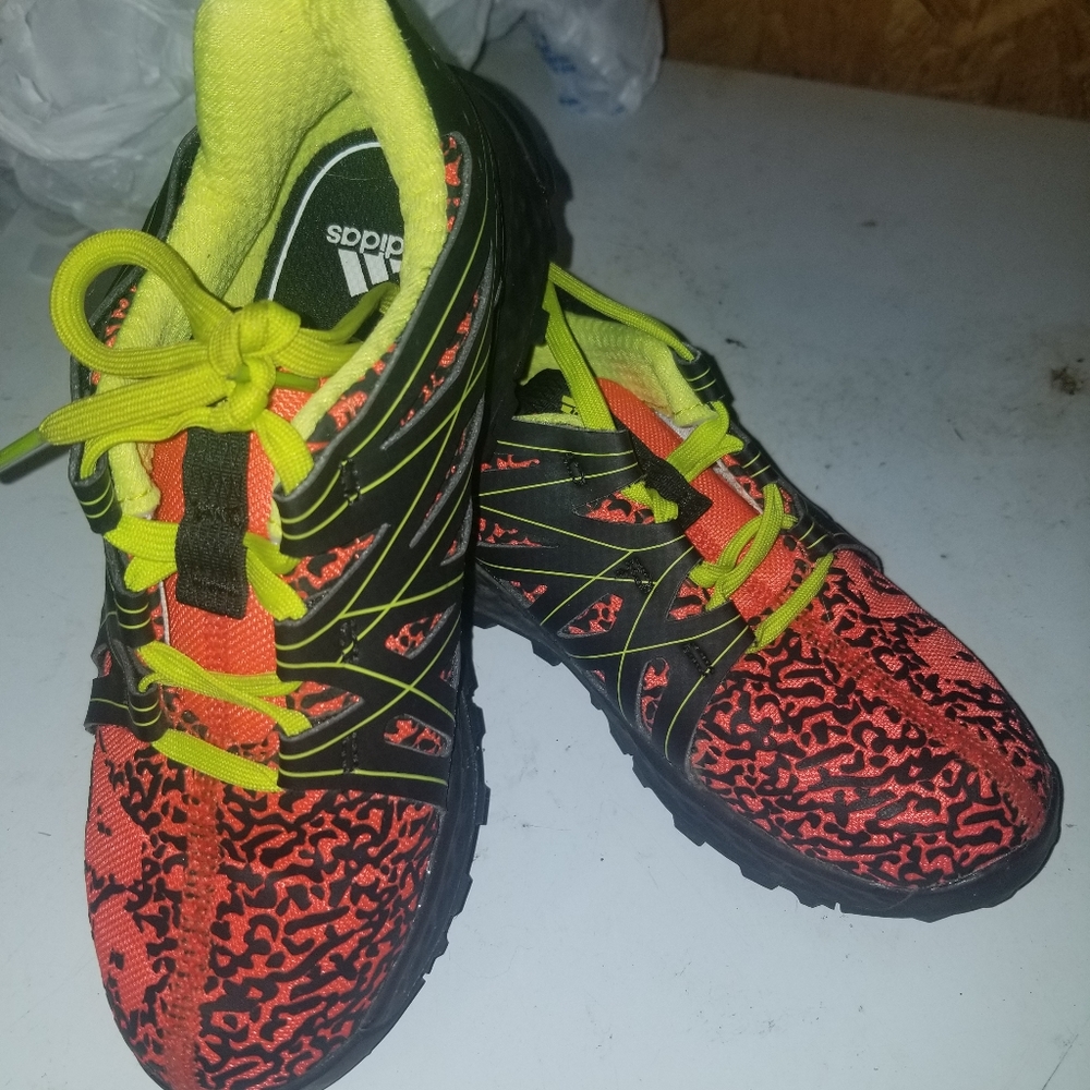 Sz 13.5 youth Adidas shoes